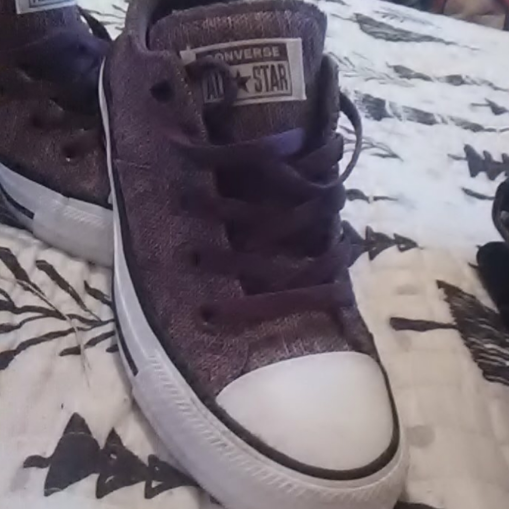 Woman converse